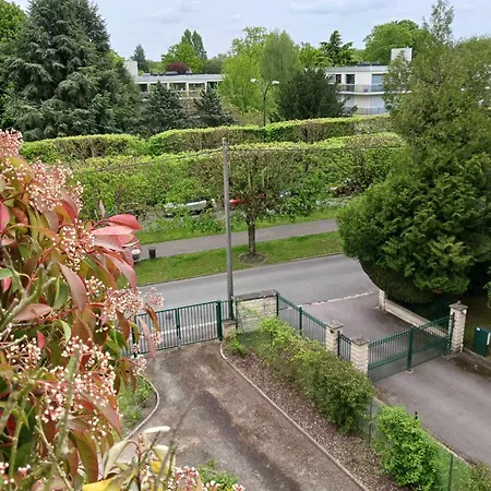 Le Square Du Bois Saint-denis شانتييّي